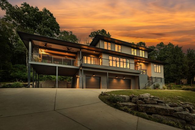 6045 Woodland Hills Dr, Nashville, TN 37211