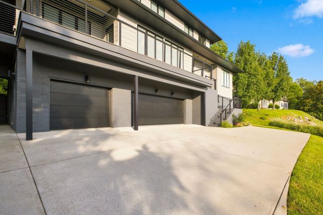 6045 Woodland Hills Dr, Nashville, TN 37211