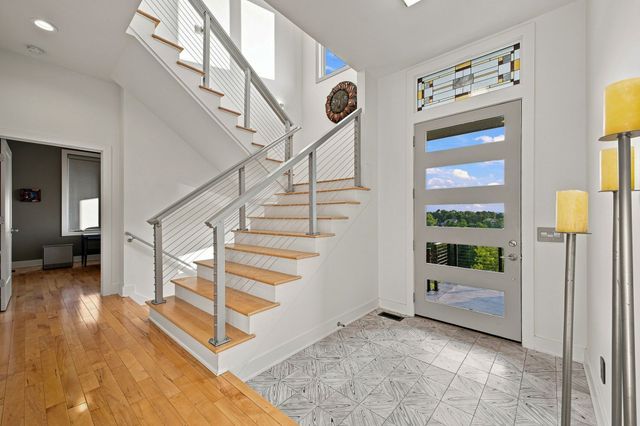 6045 Woodland Hills Dr, Nashville, TN 37211