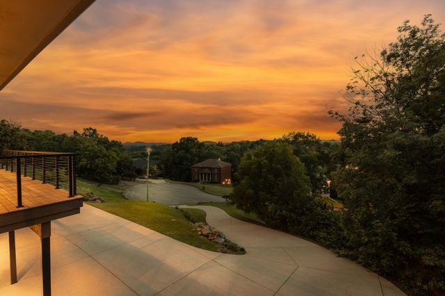 6045 Woodland Hills Dr, Nashville, TN 37211