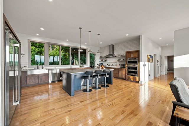 6045 Woodland Hills Dr, Nashville, TN 37211