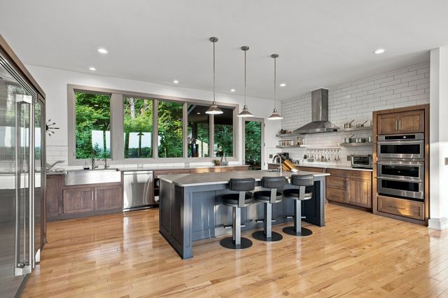6045 Woodland Hills Dr, Nashville, TN 37211