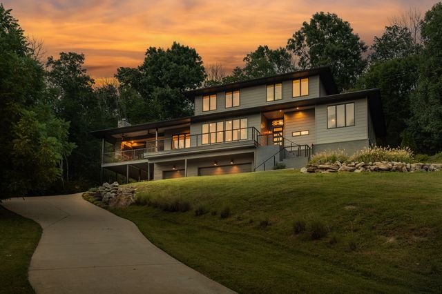 6045 Woodland Hills Dr, Nashville, TN 37211