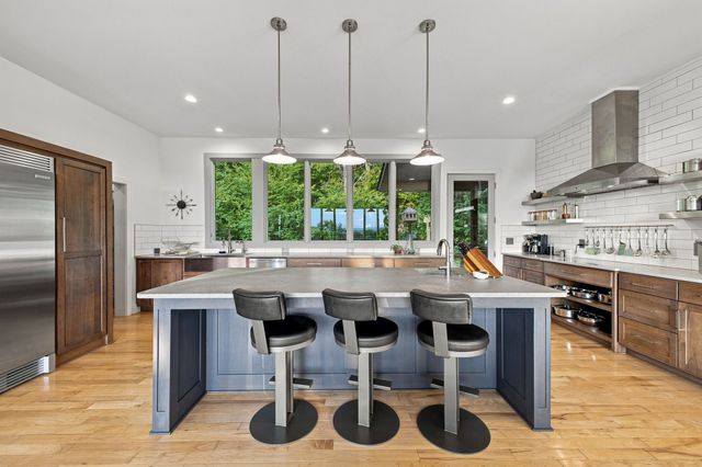 6045 Woodland Hills Dr, Nashville, TN 37211