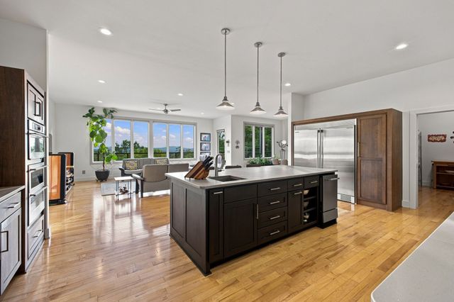 6045 Woodland Hills Dr, Nashville, TN 37211