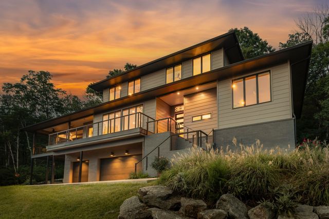 6045 Woodland Hills Dr, Nashville, TN 37211