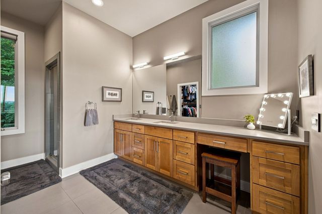6045 Woodland Hills Dr, Nashville, TN 37211