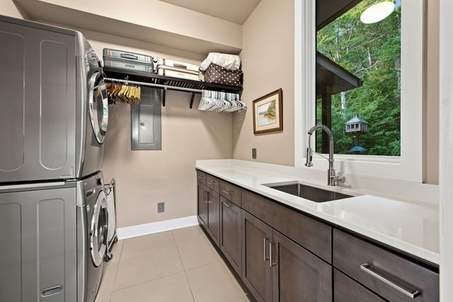 6045 Woodland Hills Dr, Nashville, TN 37211