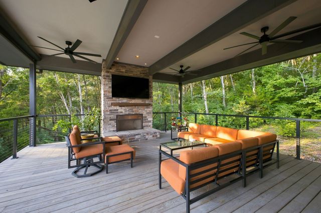 6045 Woodland Hills Dr, Nashville, TN 37211