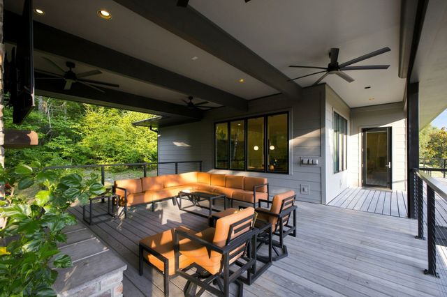 6045 Woodland Hills Dr, Nashville, TN 37211