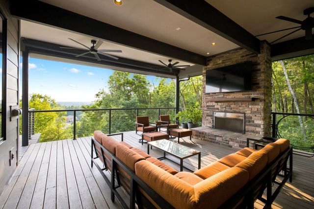 6045 Woodland Hills Dr, Nashville, TN 37211