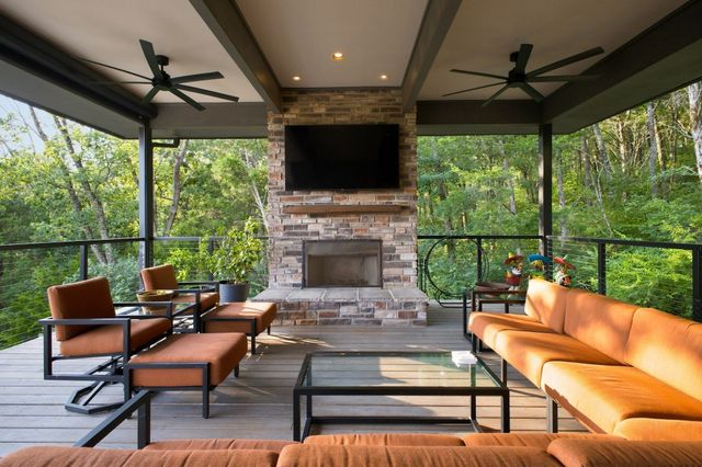 6045 Woodland Hills Dr, Nashville, TN 37211