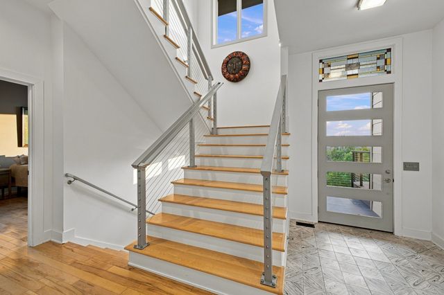 6045 Woodland Hills Dr, Nashville, TN 37211