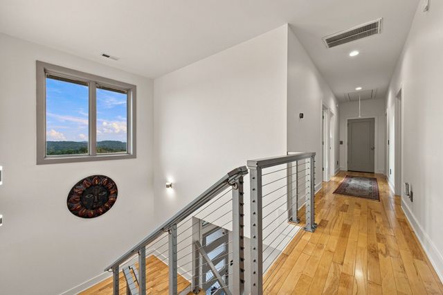 6045 Woodland Hills Dr, Nashville, TN 37211