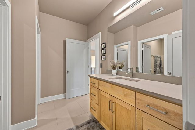 6045 Woodland Hills Dr, Nashville, TN 37211