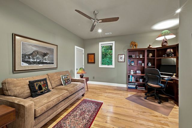6045 Woodland Hills Dr, Nashville, TN 37211