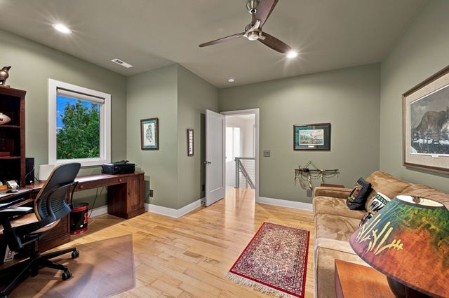 6045 Woodland Hills Dr, Nashville, TN 37211