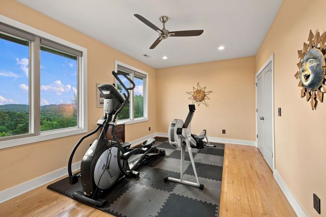 6045 Woodland Hills Dr, Nashville, TN 37211