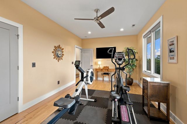 6045 Woodland Hills Dr, Nashville, TN 37211