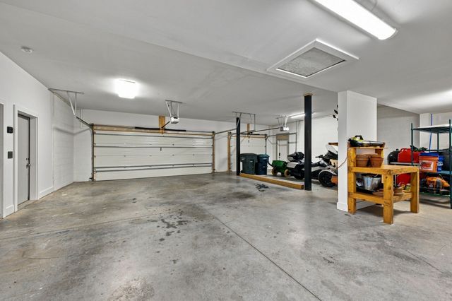 6045 Woodland Hills Dr, Nashville, TN 37211