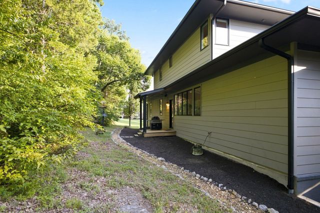 6045 Woodland Hills Dr, Nashville, TN 37211