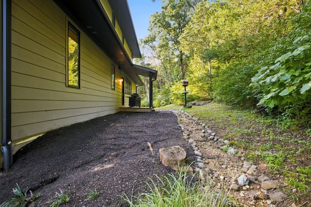 6045 Woodland Hills Dr, Nashville, TN 37211