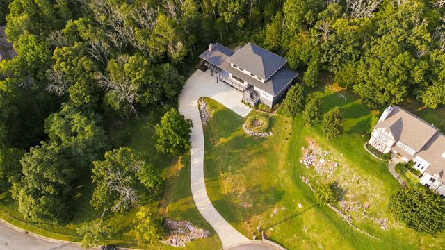 6045 Woodland Hills Dr, Nashville, TN 37211