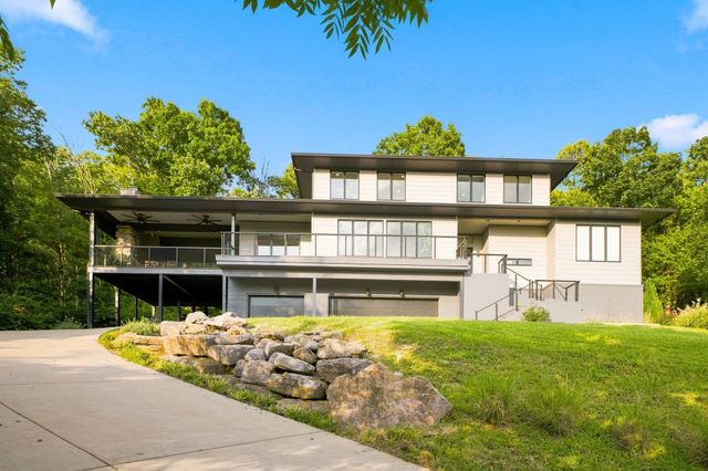 6045 Woodland Hills Dr, Nashville, TN 37211