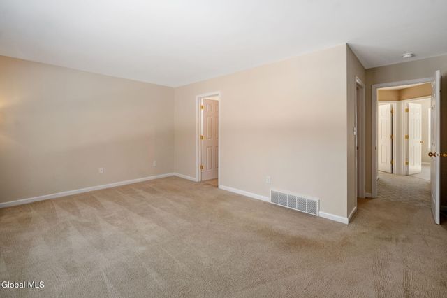 30 Crescent Creek Way, Bethlehem, NY 12158