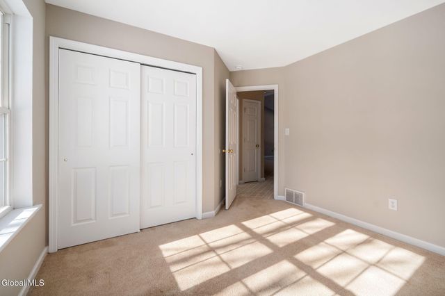 30 Crescent Creek Way, Bethlehem, NY 12158