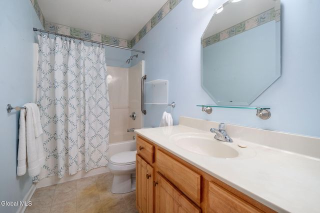 30 Crescent Creek Way, Bethlehem, NY 12158