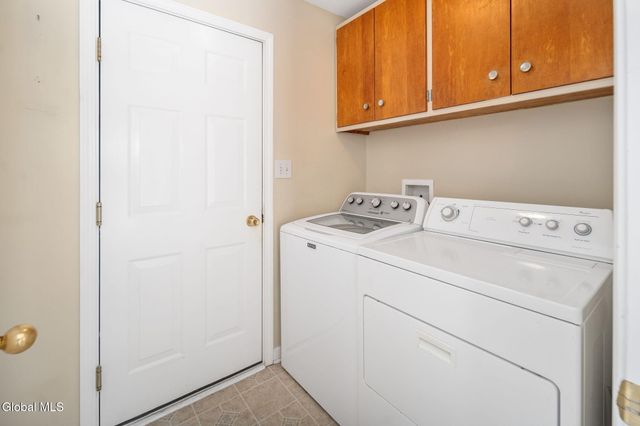 30 Crescent Creek Way, Bethlehem, NY 12158