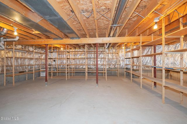 30 Crescent Creek Way, Bethlehem, NY 12158