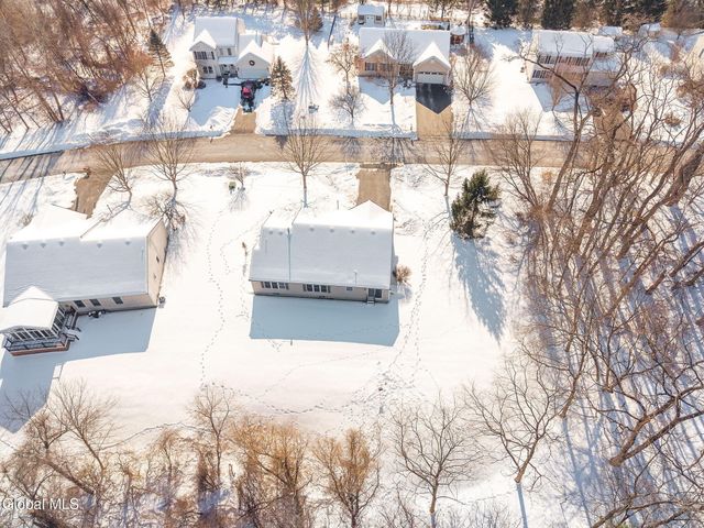 30 Crescent Creek Way, Bethlehem, NY 12158