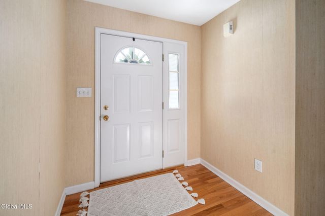 30 Crescent Creek Way, Bethlehem, NY 12158