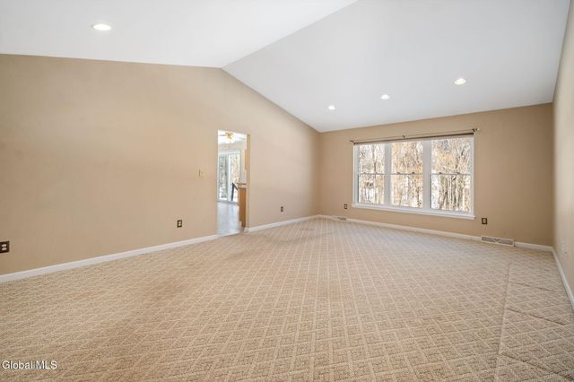 30 Crescent Creek Way, Bethlehem, NY 12158