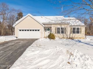 30 Crescent Creek Way, Bethlehem, NY 12158