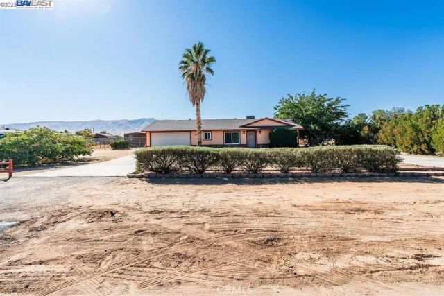 21019 Rambling, Apple Valley, CA 92308