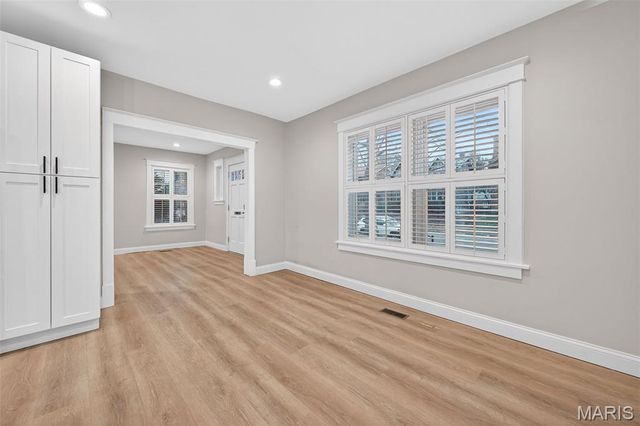 6810 Pershing Avenue, University City, MO 63130