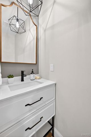 6810 Pershing Avenue, University City, MO 63130