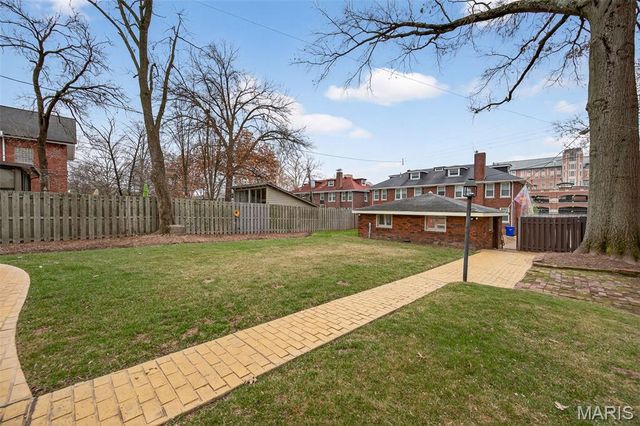 6810 Pershing Avenue, University City, MO 63130