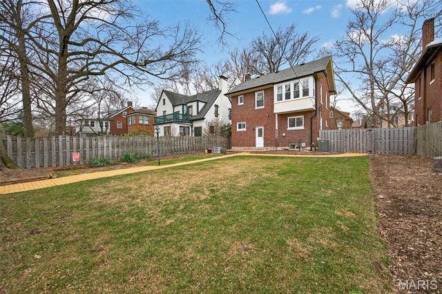 6810 Pershing Avenue, University City, MO 63130