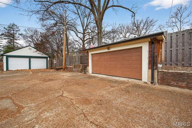 6810 Pershing Avenue, University City, MO 63130