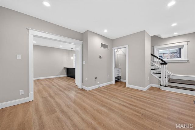 6810 Pershing Avenue, University City, MO 63130