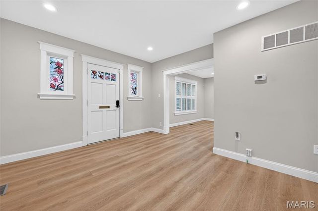 6810 Pershing Avenue, University City, MO 63130