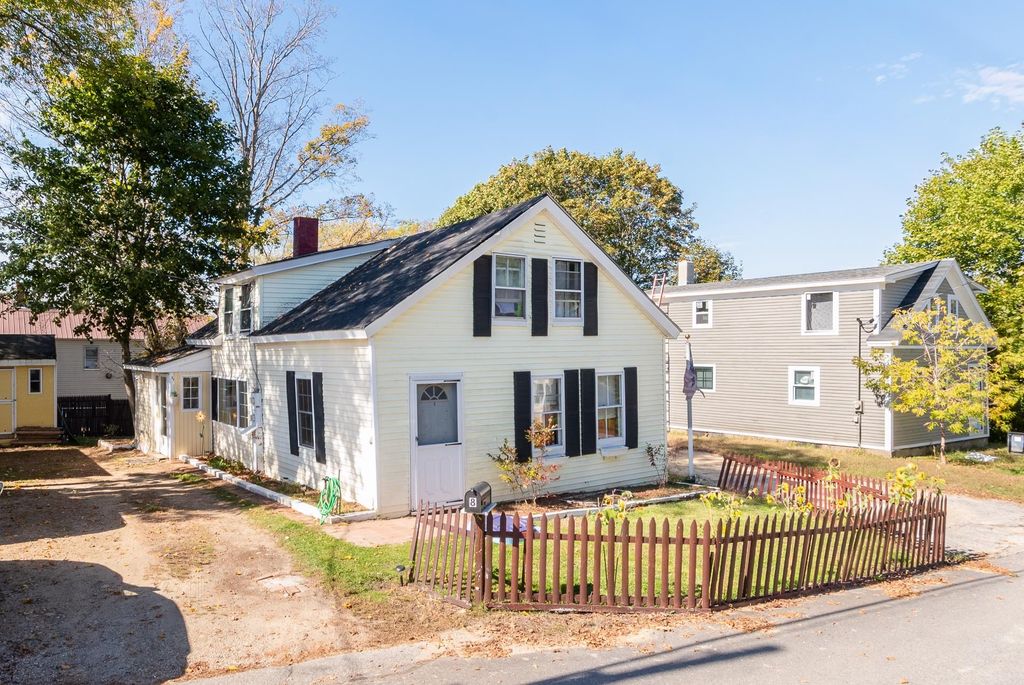 8 Oak Street, Pittsfield, NH 03263