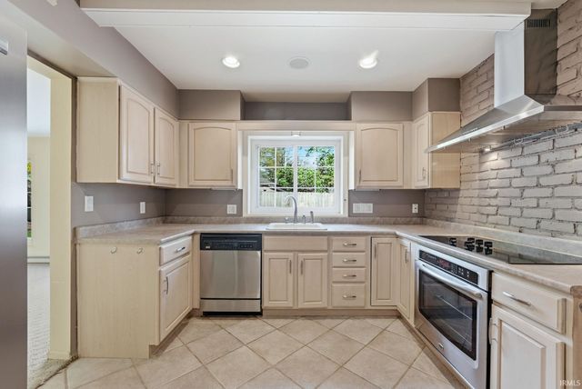 5227 Indiana Avenue, Fort Wayne, IN 46807