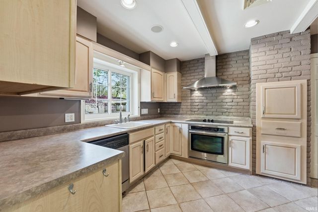 5227 Indiana Avenue, Fort Wayne, IN 46807