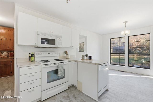 425 Laurel Lake Circle, Madisonville, TN 37354