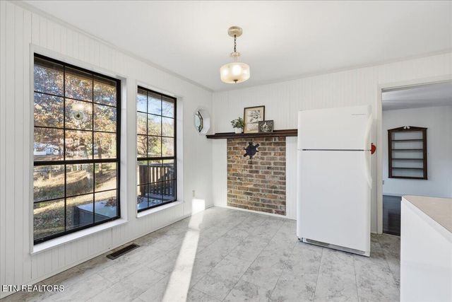 425 Laurel Lake Circle, Madisonville, TN 37354